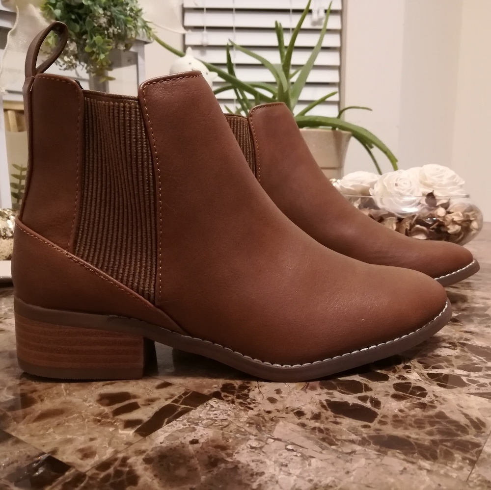 AEO American Eagle Booties Brown Tan Size 8 *NEW